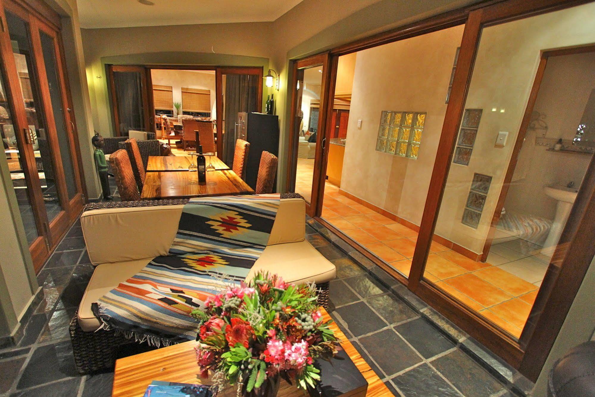 Villachad Guesthouse Kleinmond Exteriör bild