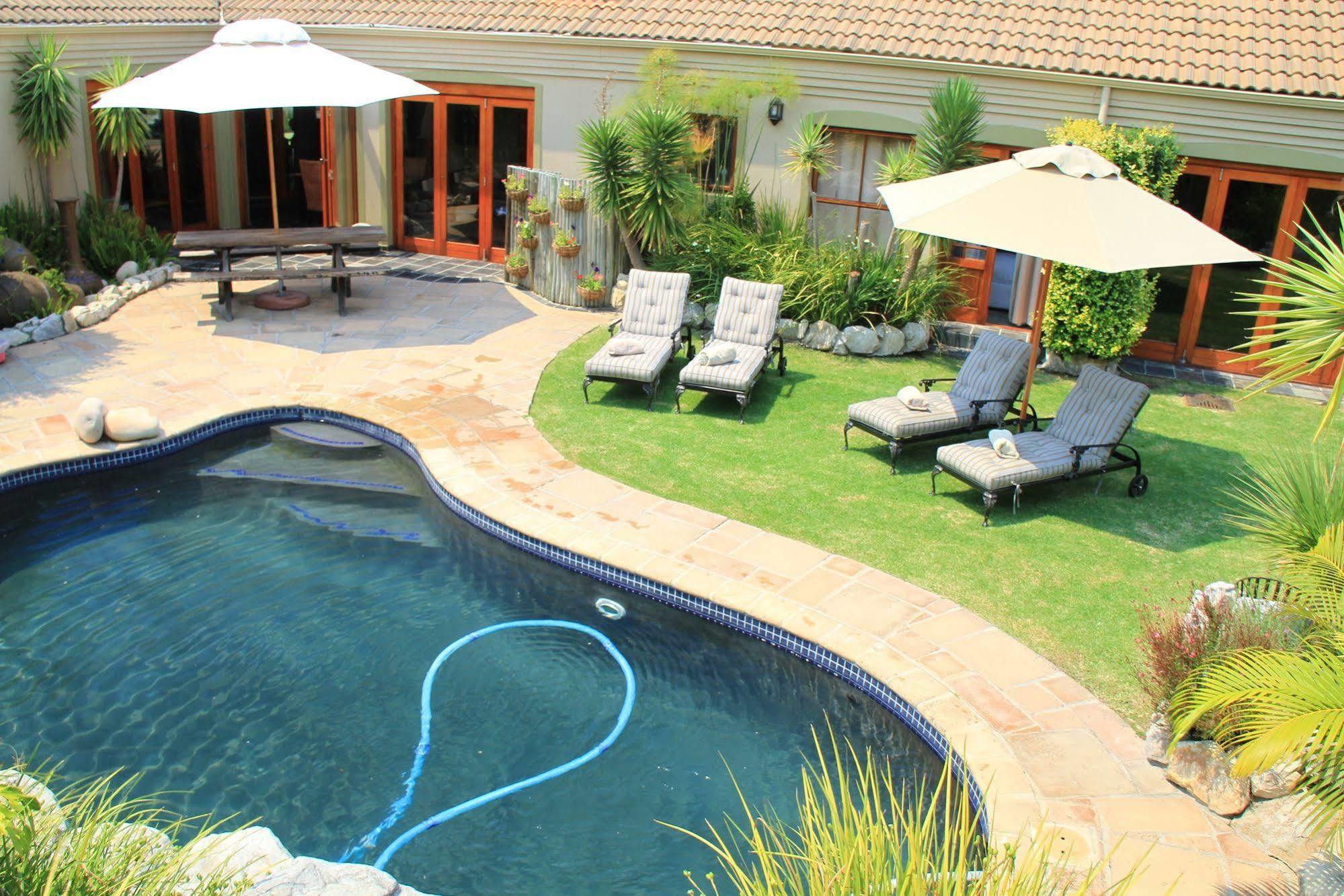 Villachad Guesthouse Kleinmond Exteriör bild