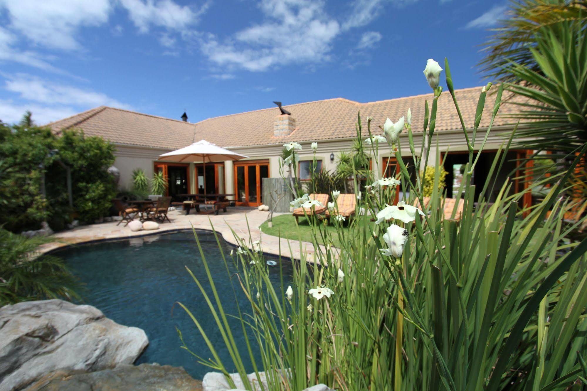 Villachad Guesthouse Kleinmond Exteriör bild