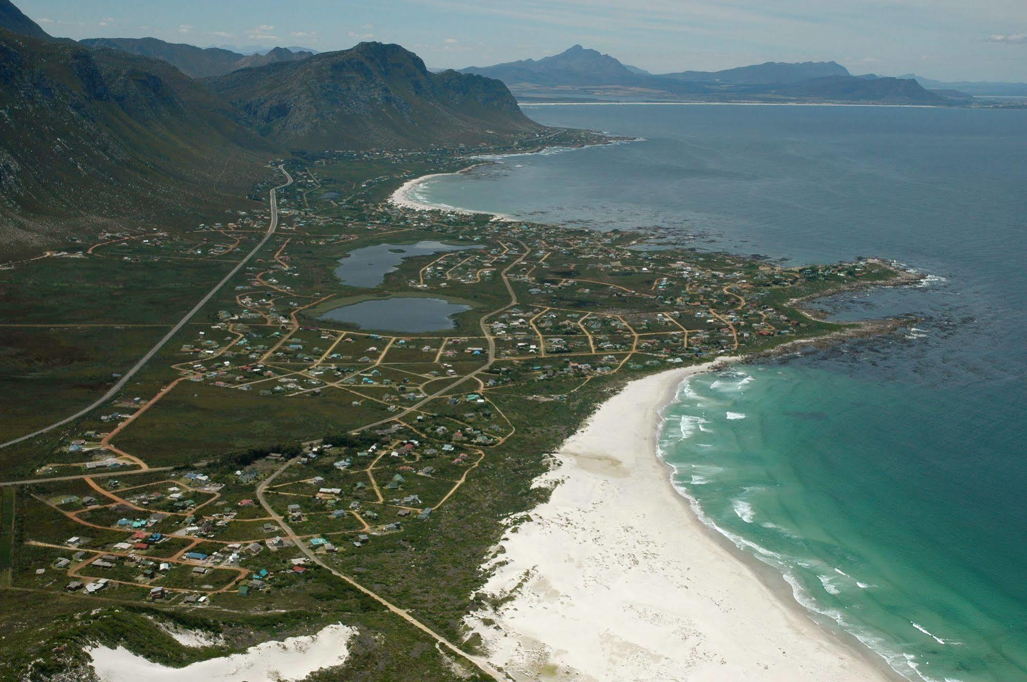 Villachad Guesthouse Kleinmond Exteriör bild