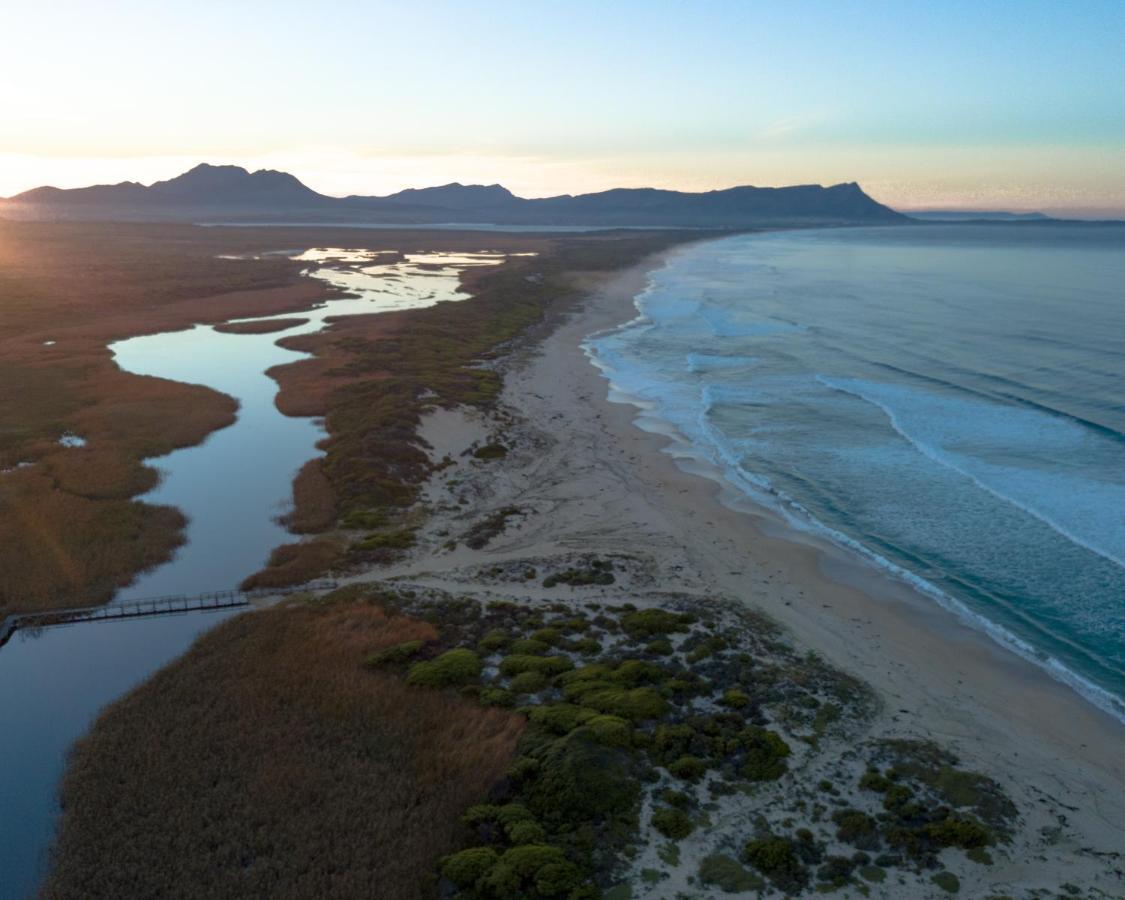 Villachad Guesthouse Kleinmond Exteriör bild